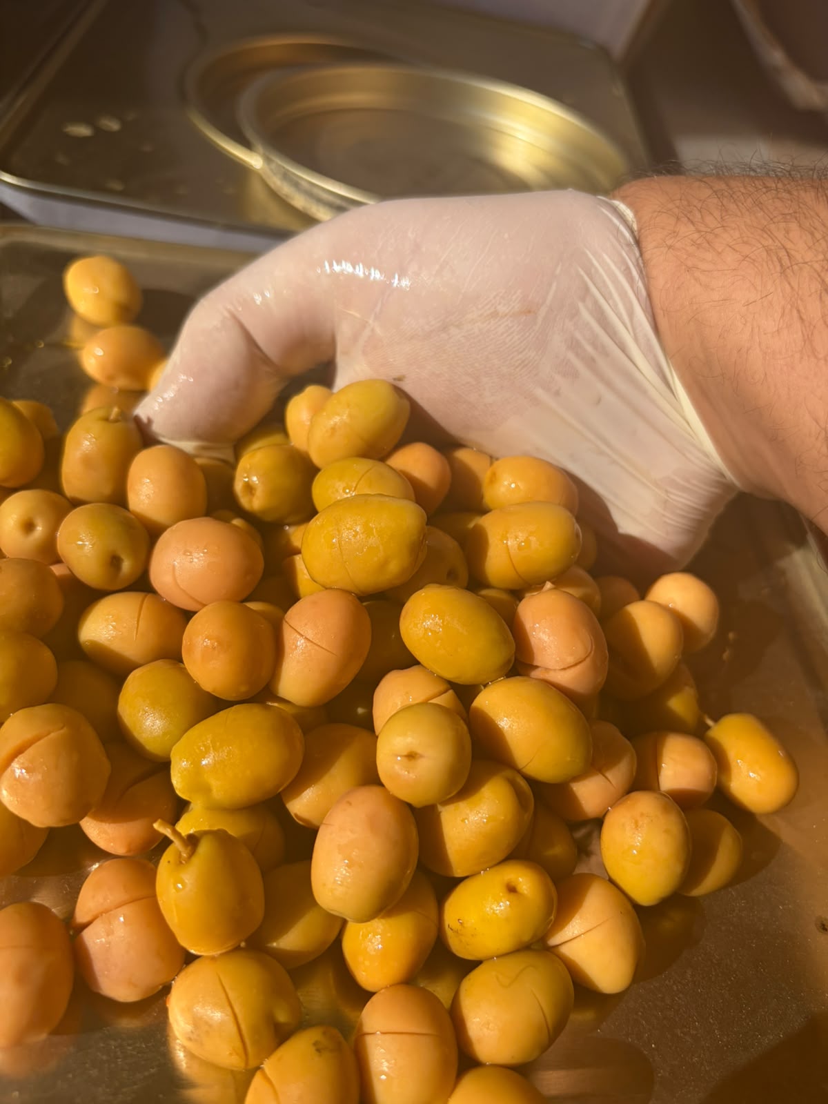 Kara cracked Edremit olives